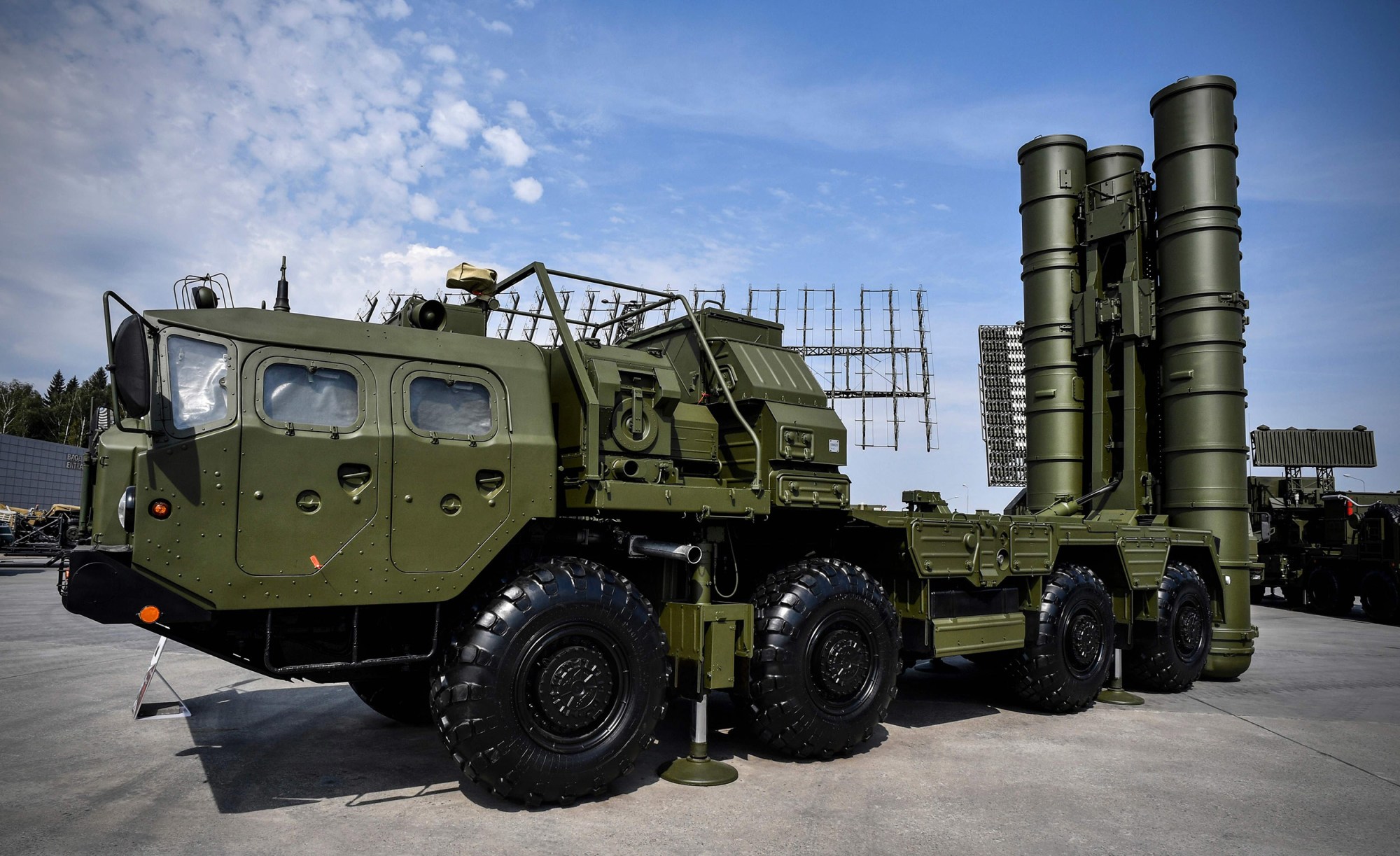 S-400 anti-aircraft missile launching system