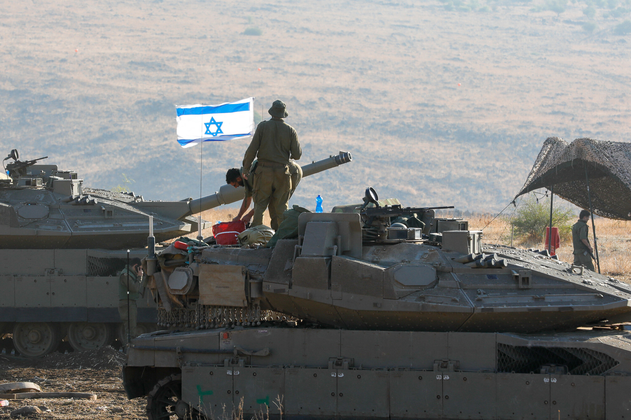 Israeli tanks in Lebanon border