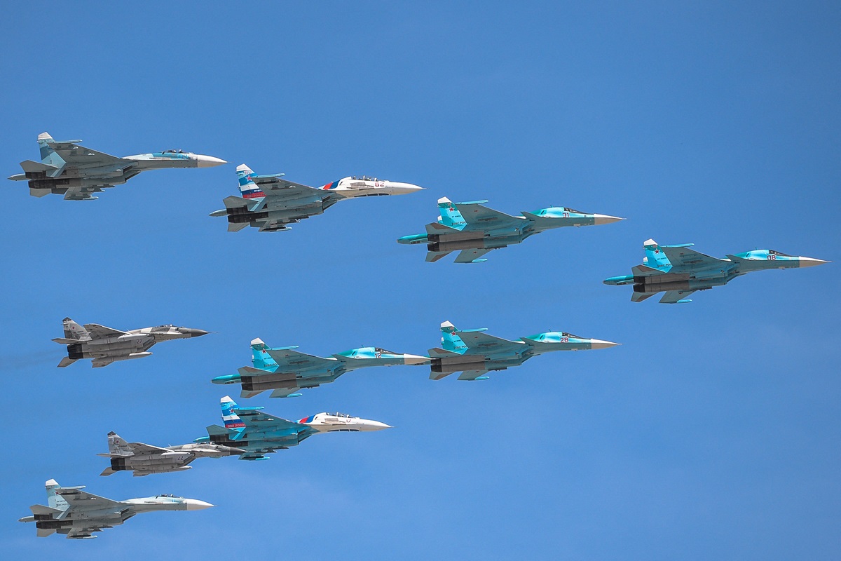 A fleet of Russian Su-30s flying over Moscow's Red Square