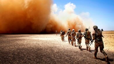 US Marines and Georgian Army soldiers run to the extraction point