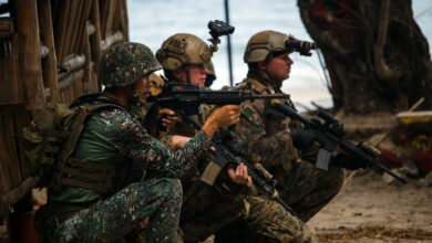 US and Philippine Marines conduct a raid rehearsal during Balikatan 22